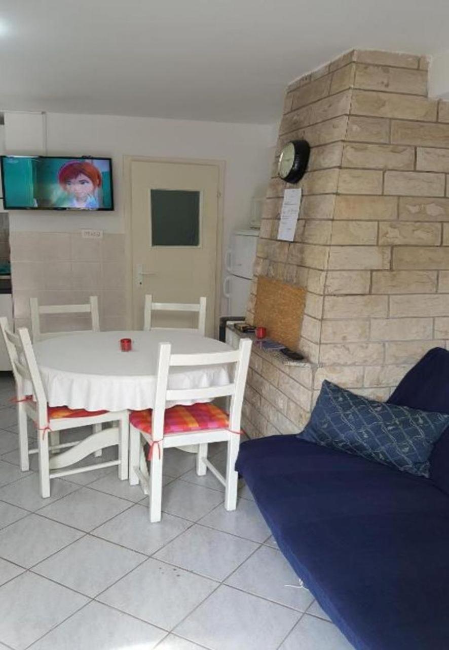 Apartments Dobri - 500M From Beach Nin Buitenkant foto