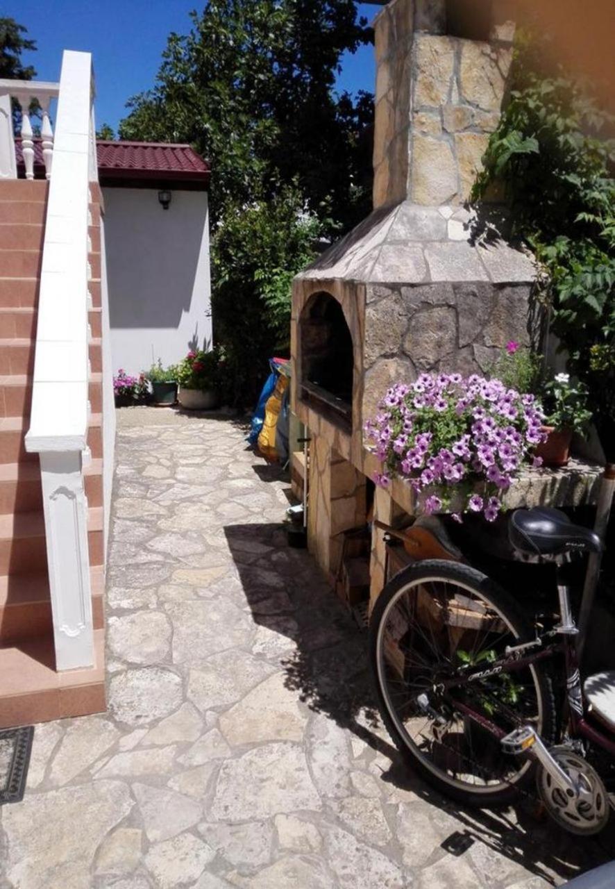 Apartments Dobri - 500M From Beach Nin Buitenkant foto