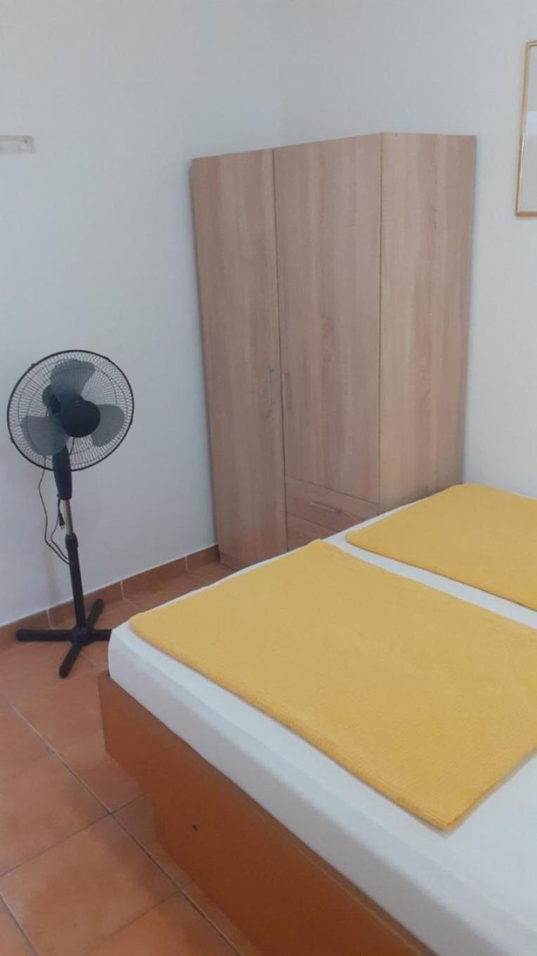 Apartments Dobri - 500M From Beach Nin Buitenkant foto