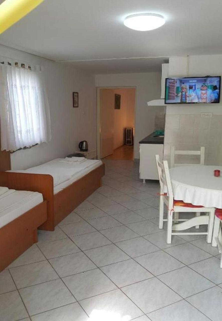 Apartments Dobri - 500M From Beach Nin Buitenkant foto