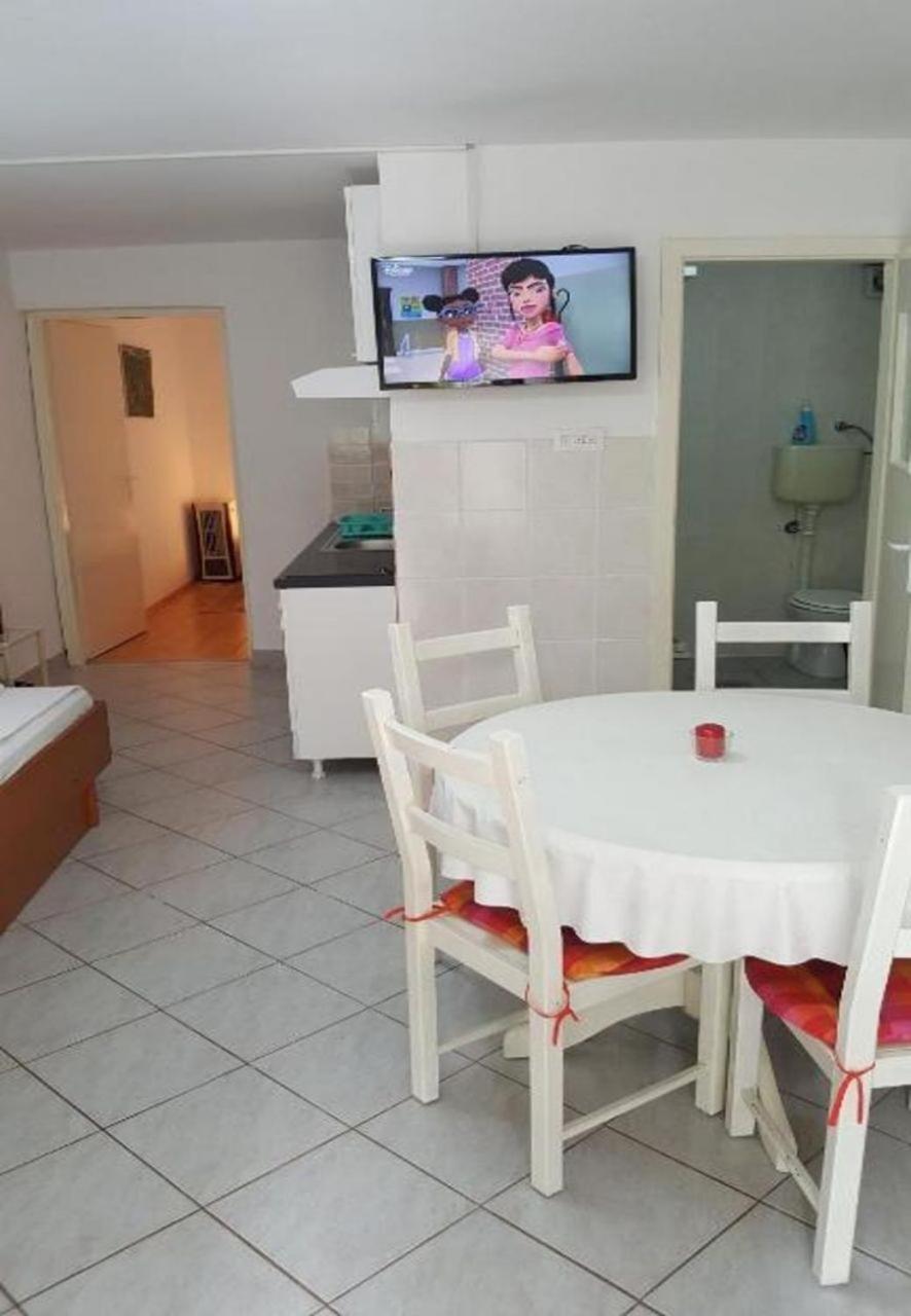 Apartments Dobri - 500M From Beach Nin Buitenkant foto